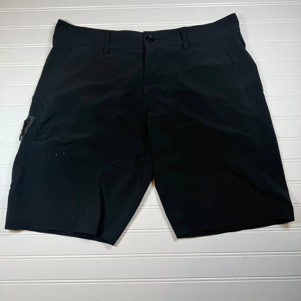 Oakley Tailored Fit Mens Black Performance Shorts 36 Laser Cut Vented Stretch